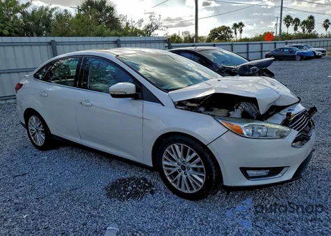 2018 Ford Focus Titanium из США, поврежденный, VIN 1FADP3J21JL294285